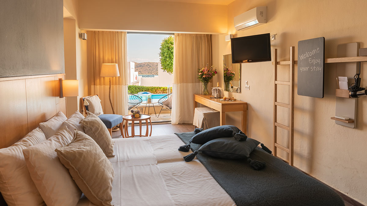 Junior Suite Sea View with Pool